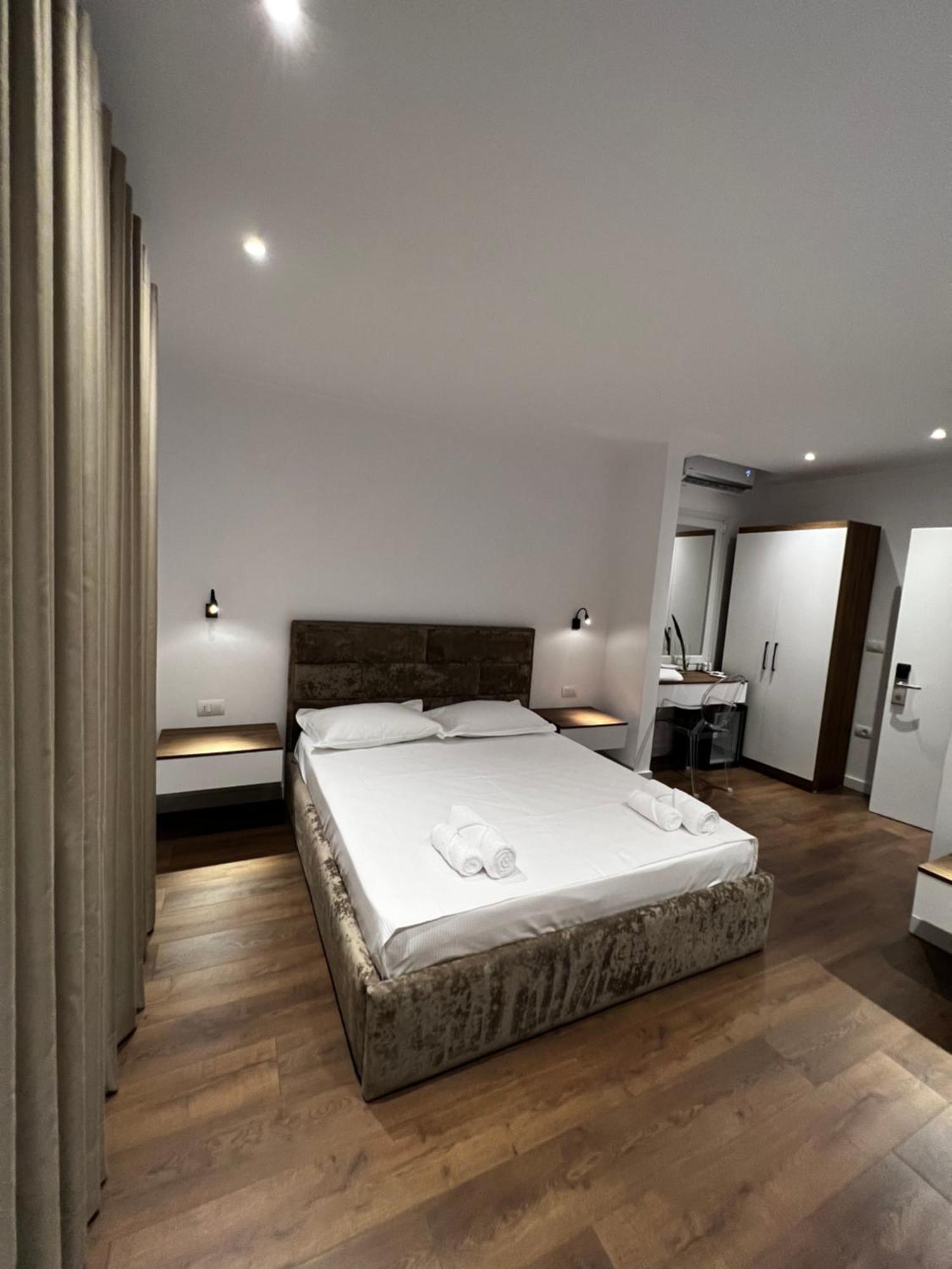 Niku Hotel