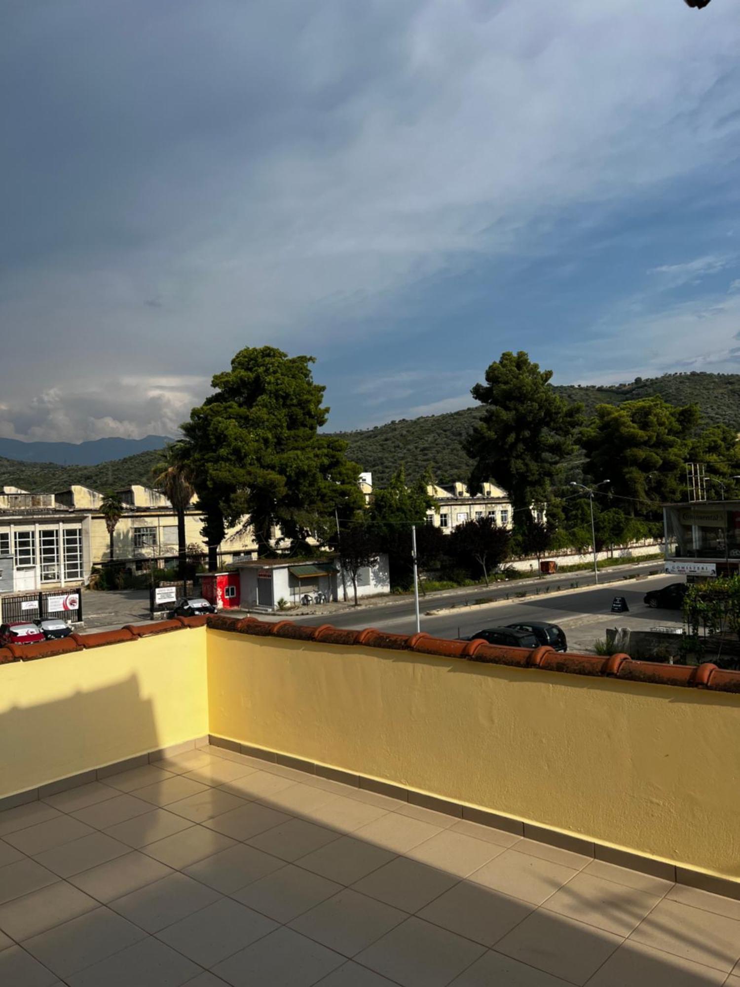 Niku Hotel *